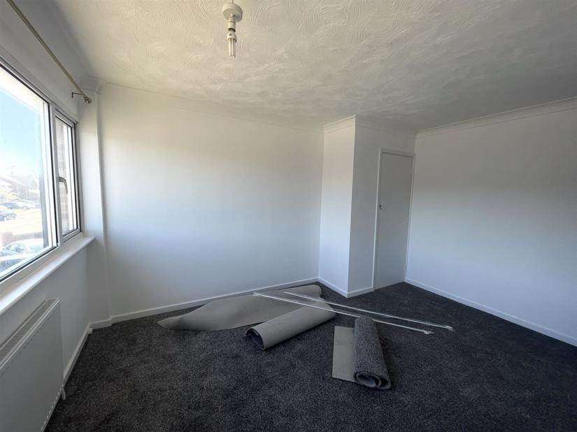 Beaumont Drive, Northfleet Sealeys Estate Agents Limited t/a Sealeys