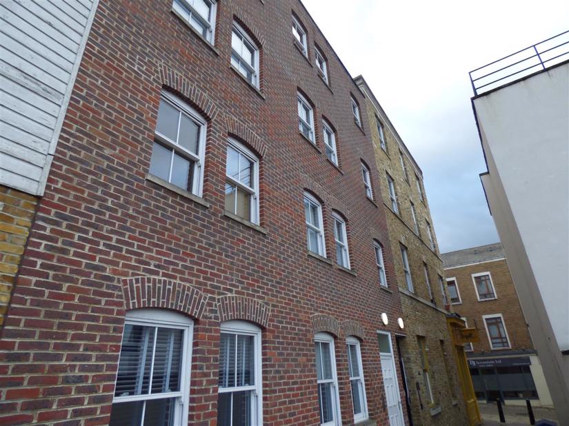 High Street, Gravesend Sealeys Estate Agents Limited t/a Sealeys